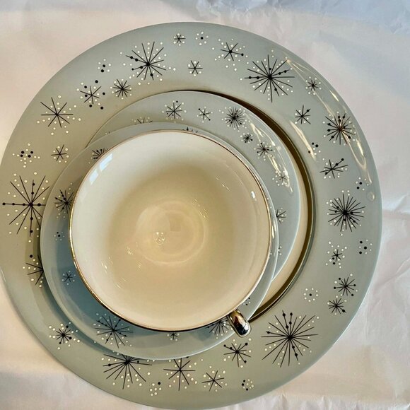 STARBURSTS ROMANCE OF THE STARS 4 pieces dinnerware in rare gray color. - Picture 8 of 15